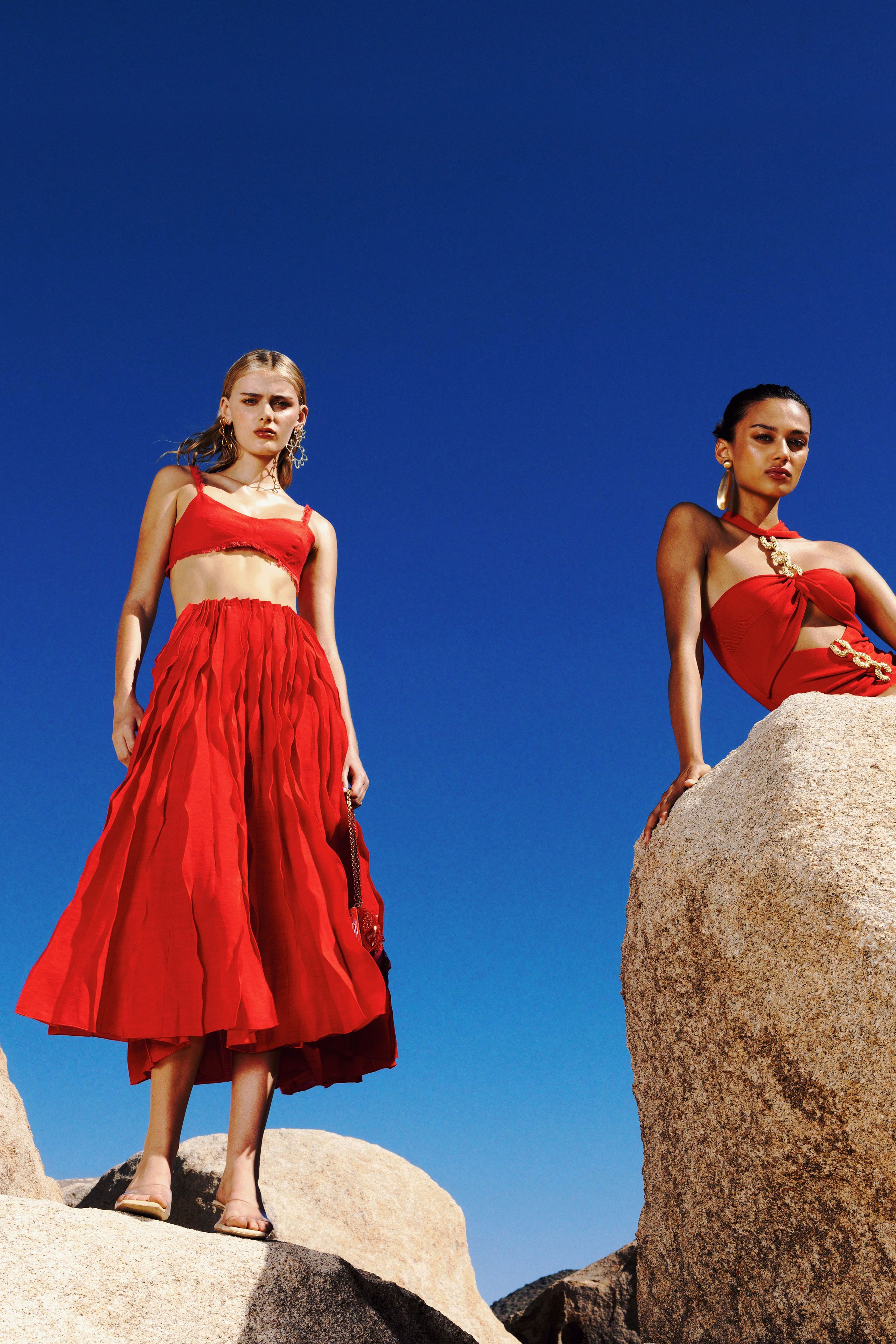 Cult Gaia Set: The Must-Have Trend for Effortless Summer Style
