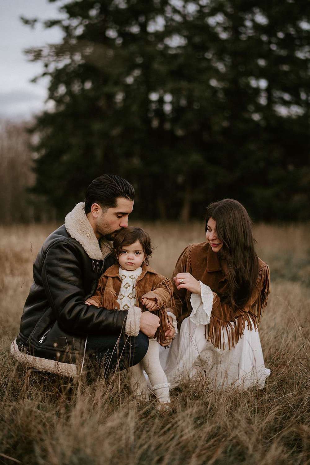 25 Stunning Fall Family Portrait Outfit Ideas That Wow