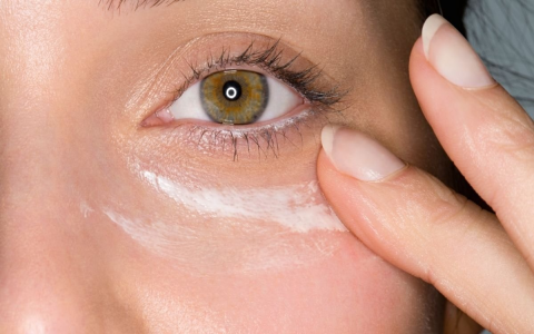 Best Roll On Eye Serum 2025 - Instant Dark Circle Fix!