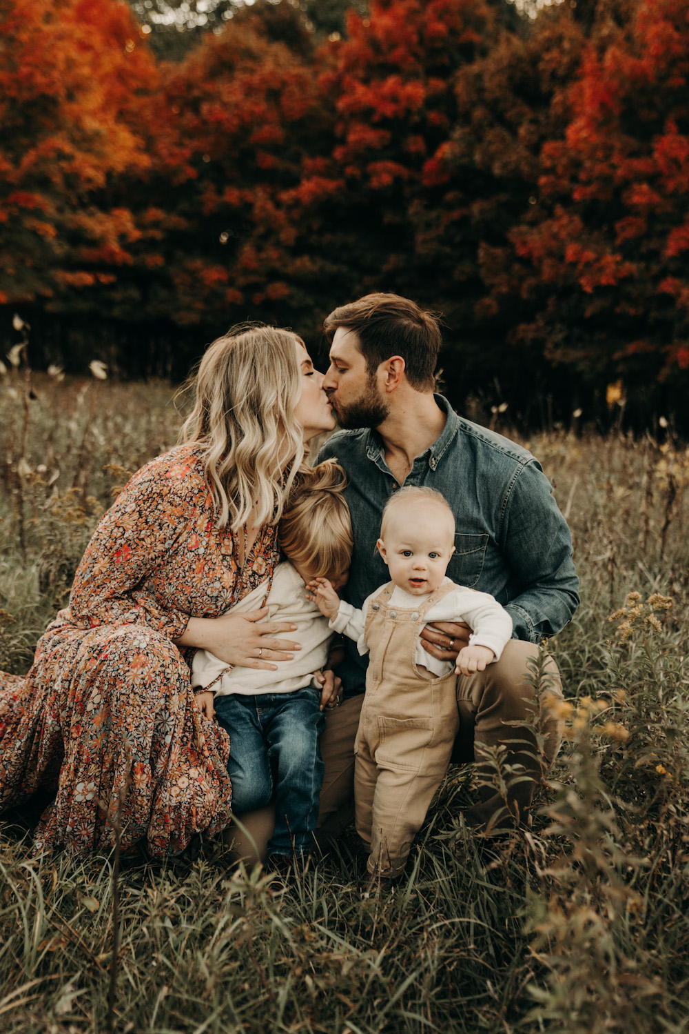 25 Stunning Fall Family Portrait Outfit Ideas That Wow