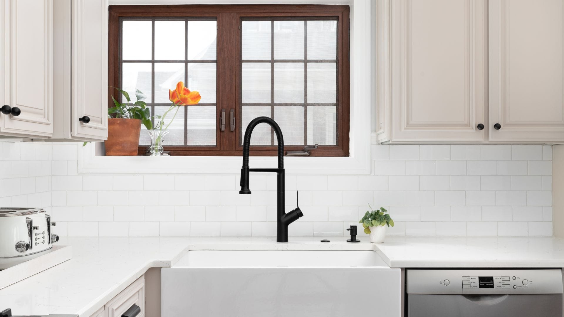 Farmhouse Sink Reviews: 7 Best Choices for Every Kitchen!