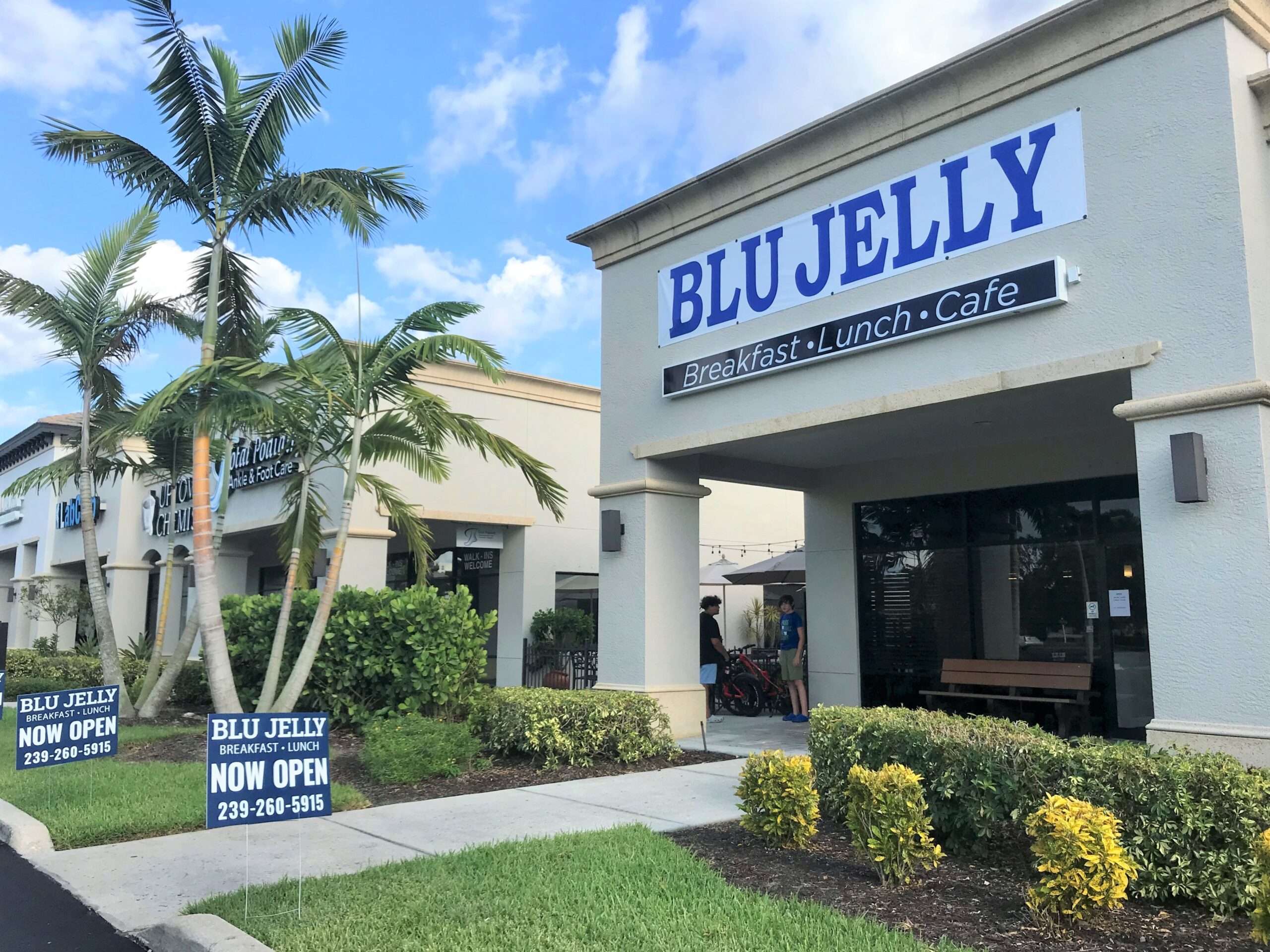 Blu Jelly Reviews: Is This Naples Spot Worth the Hype?