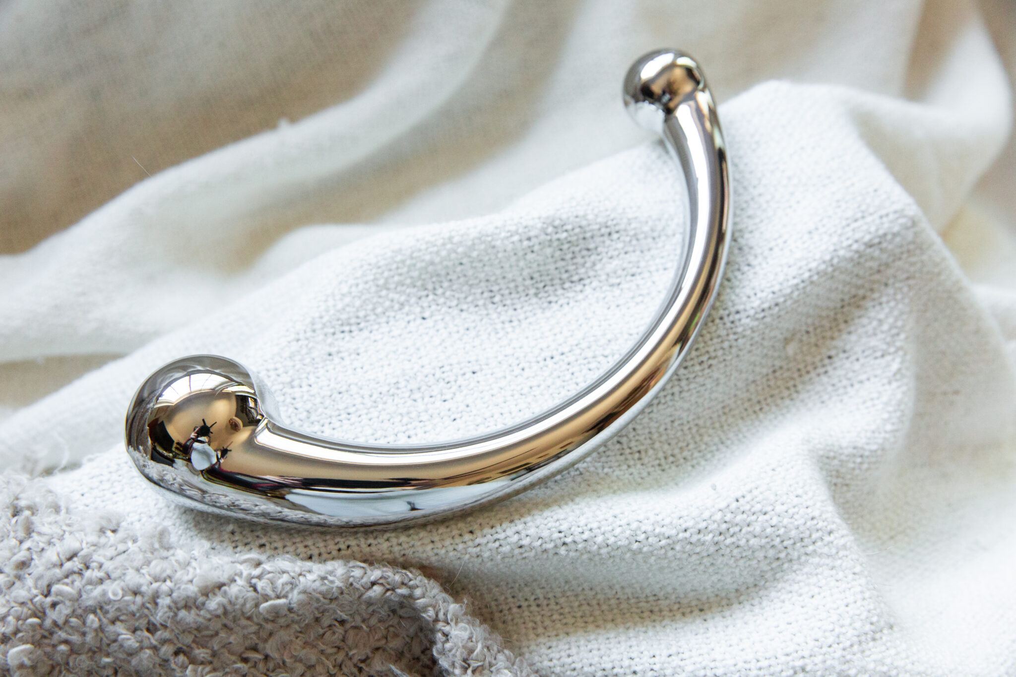 Njoy Wand Review: Stainless Steel G-Spot Toy for Couples