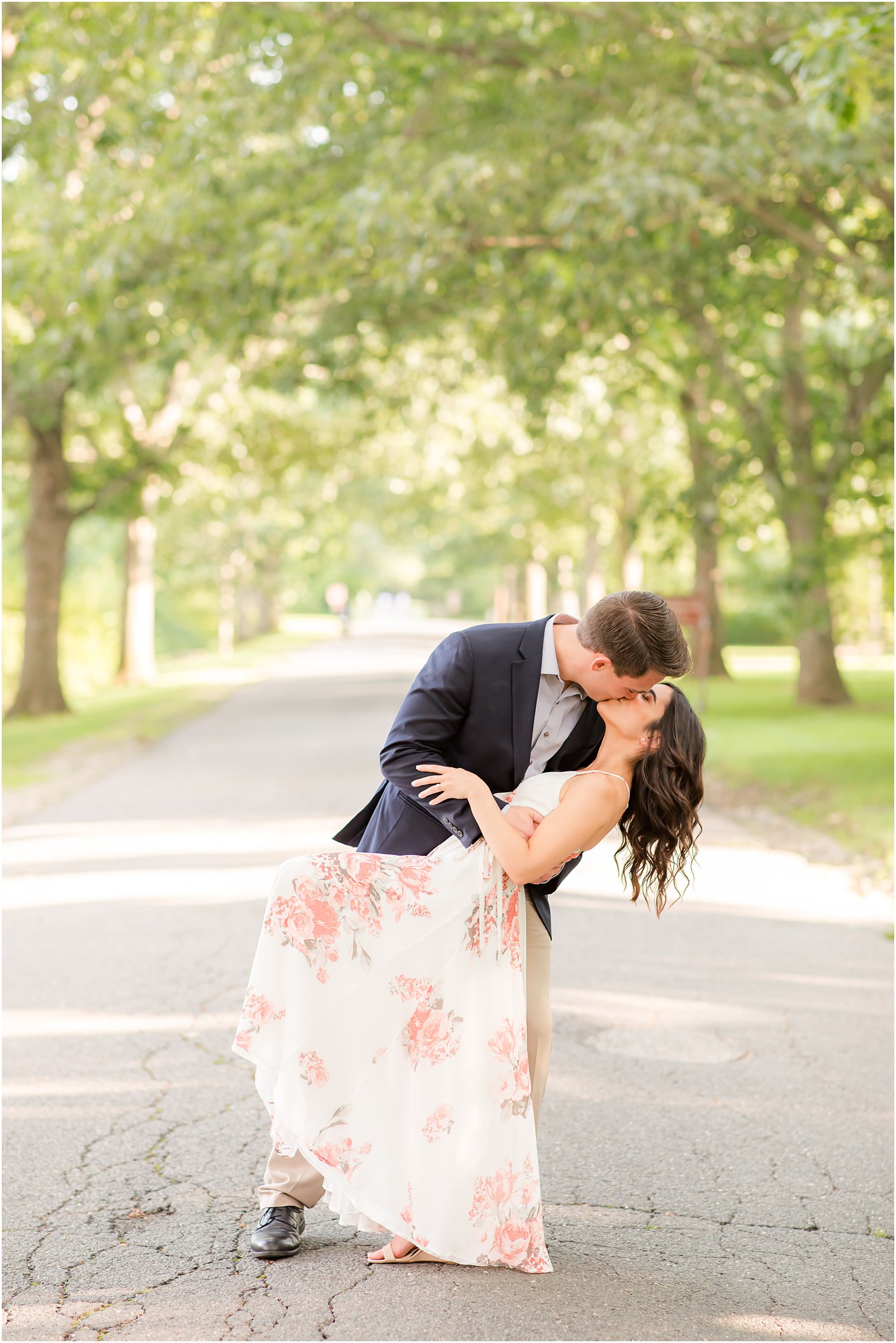 Stylish Spring Engagement Photo Outfit Ideas That Pop