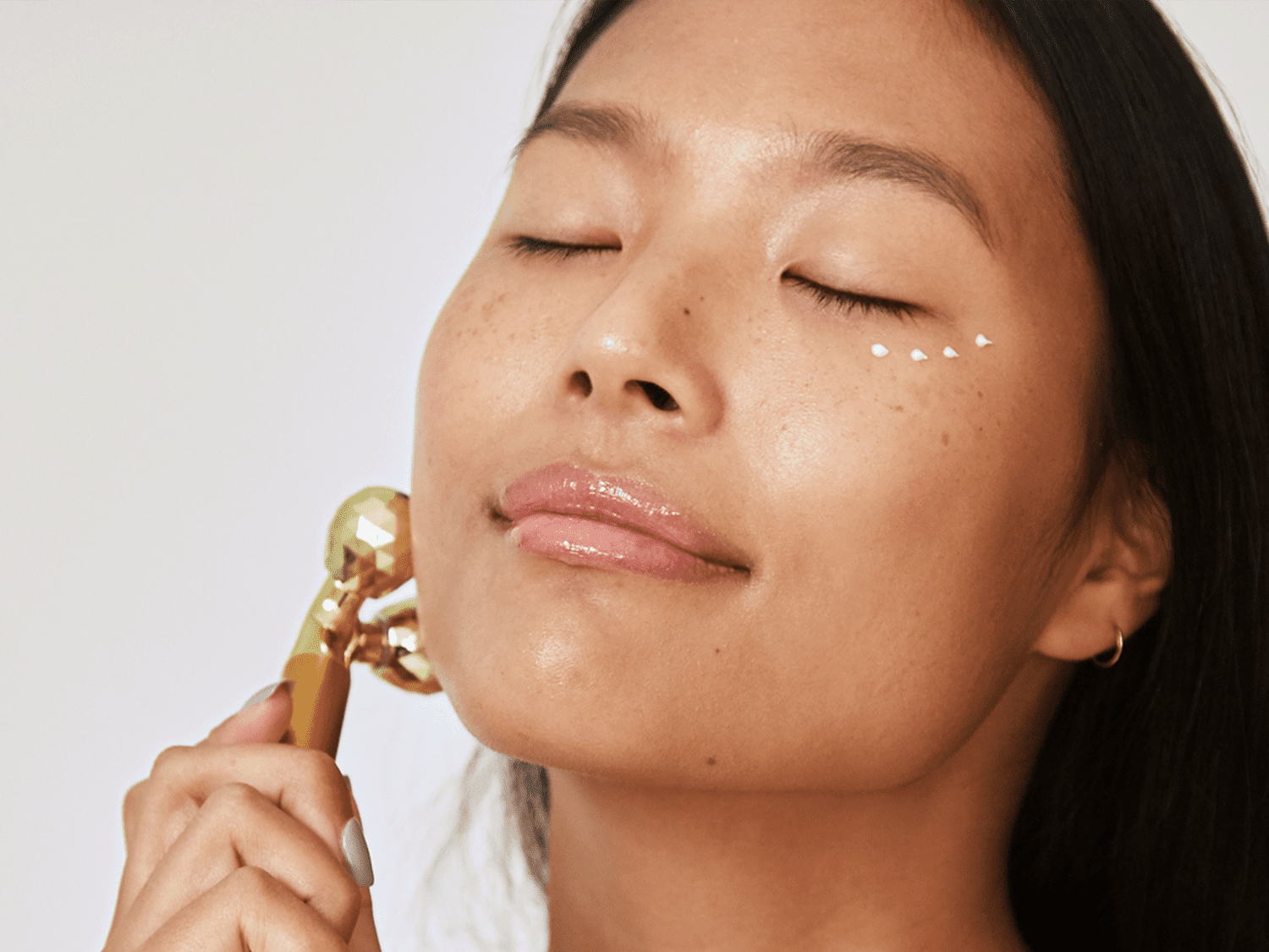 Eye Serum or Eye Cream? Dermatologists Reveal the Truth